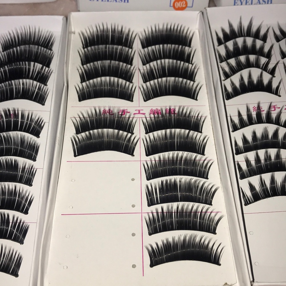 Lashes - Picture 4 of 5